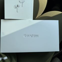Apple AirPod 2 And Apple Watch Ultra 42mm