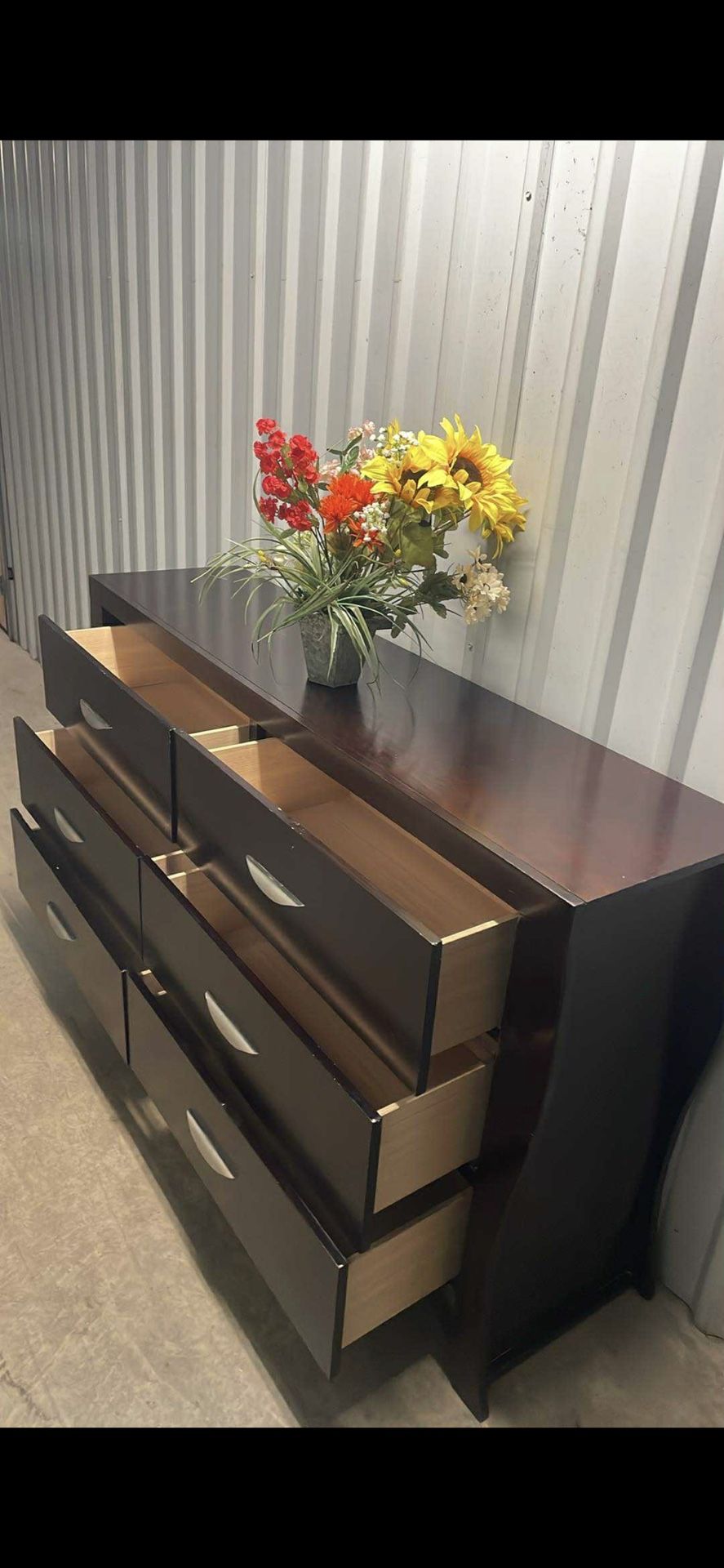 Modern Long Dresser With Big Drawers. Drawers Sliding Smoothly. Delivery Available. Se Habla Español