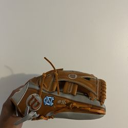 New A2000 UNC Outfield Glove