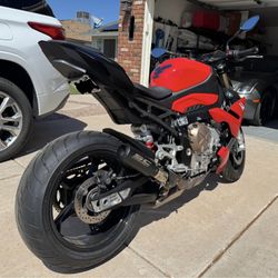 2022 BMW S1000R