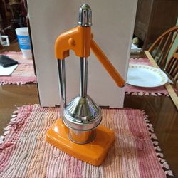 Retro Inspired Manual Orange Countertop Juice Press