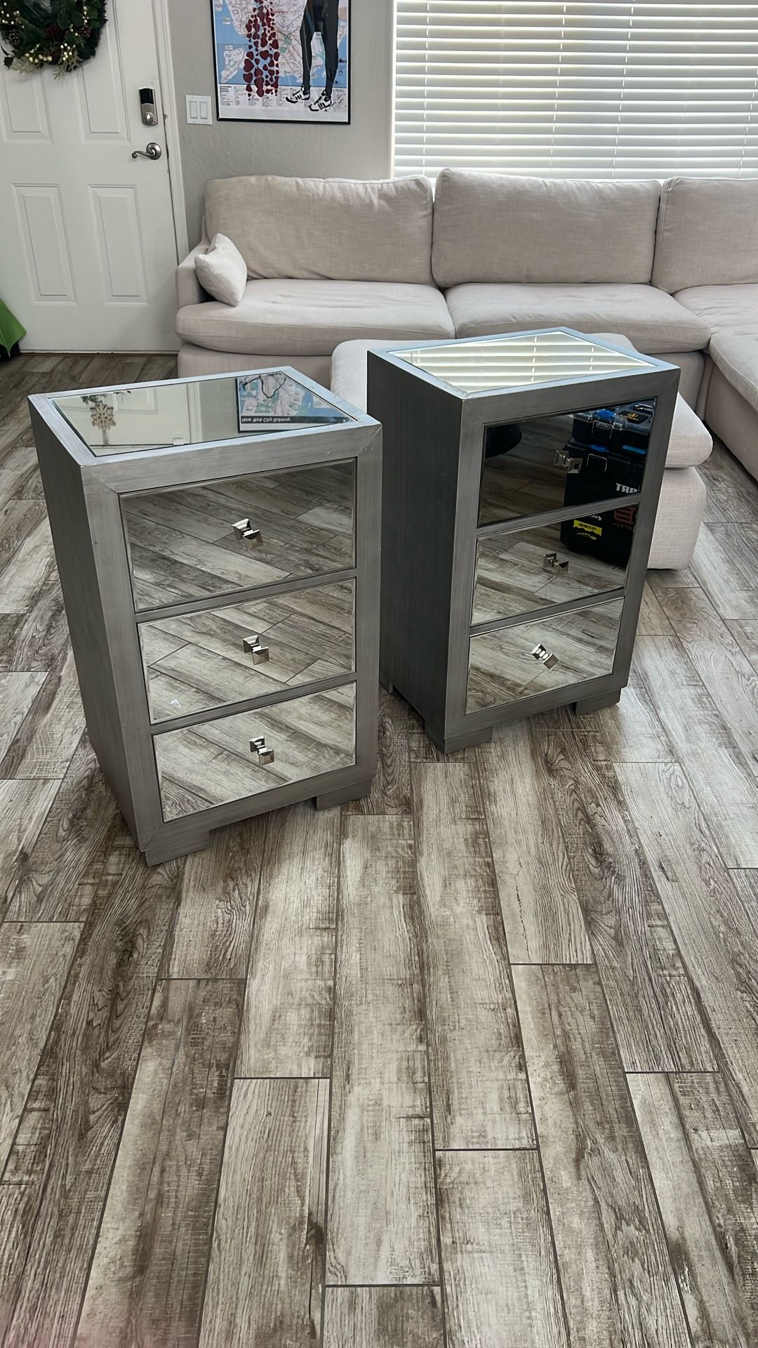 2 Mirrored Night Stands 