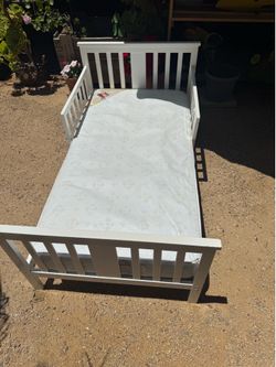 Toddler bed with mattress