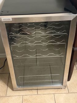 Wine refrigerator