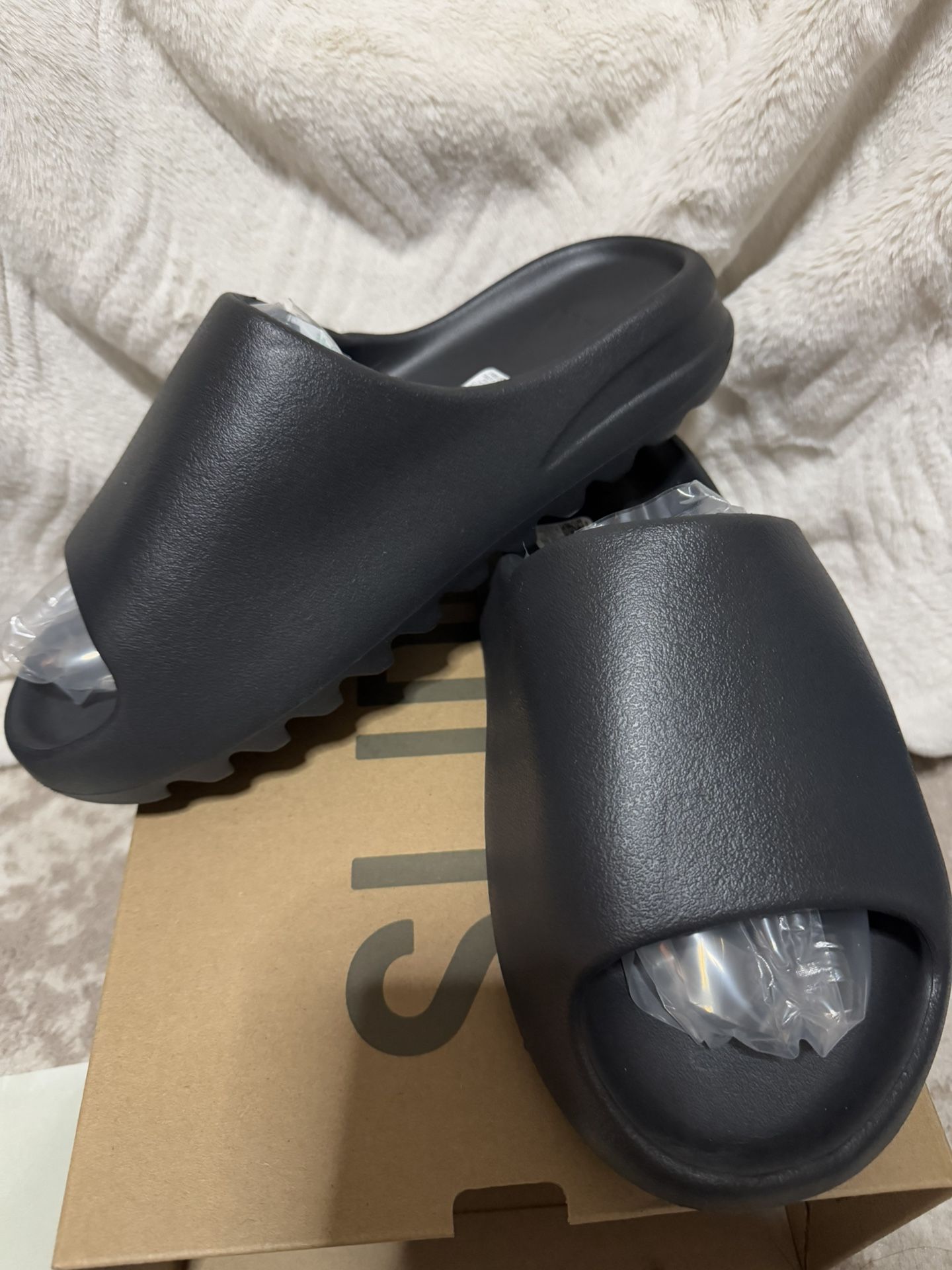 adidas yeezy slide