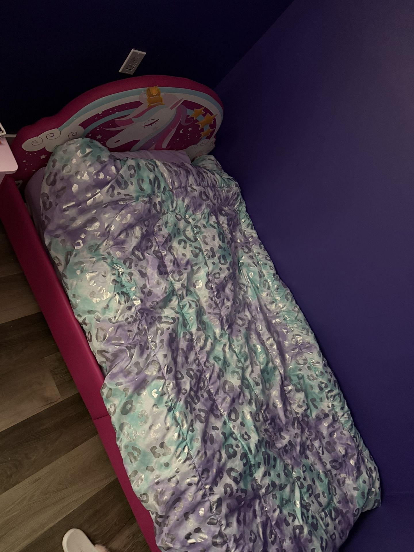 Delta Unicorn Twin Bed
