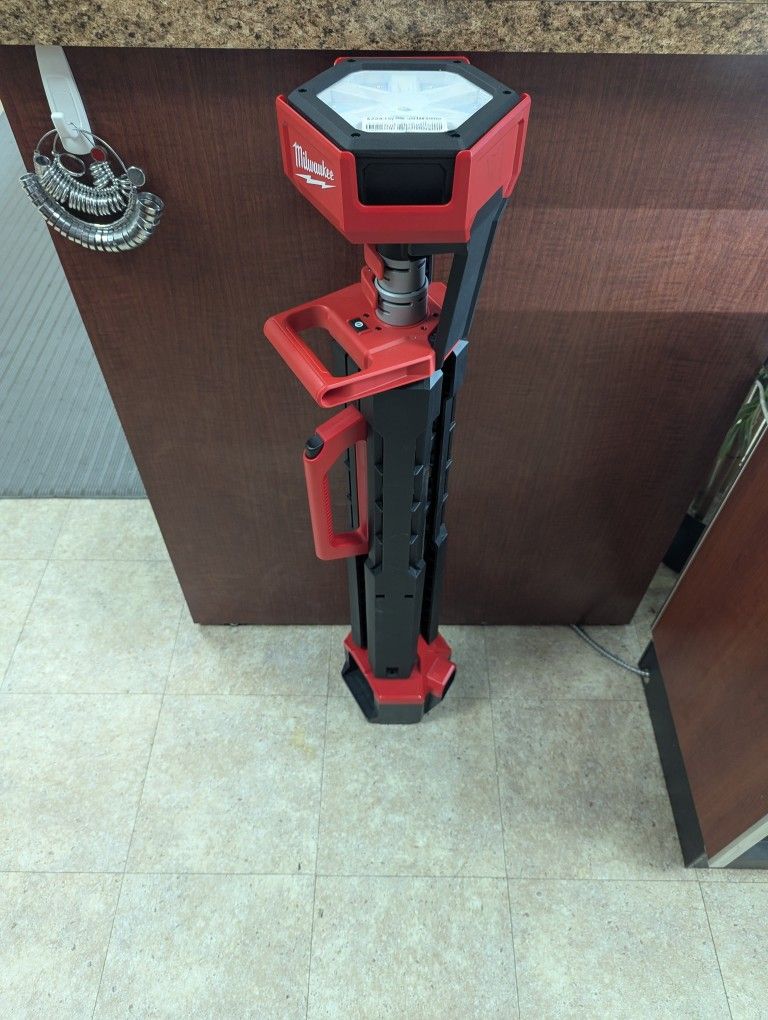 MILWAUKEE M:2131-20 WORK LIGHT