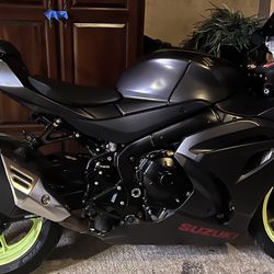 Suzuki 2018 GSX – R 1000 rocket for sale. Set of jackets, riding pants, helmets and riding book bag included bike is pristine!