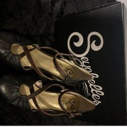 Black Seychelles Heels With Brown straps 