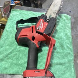 Milwaukee chain saw