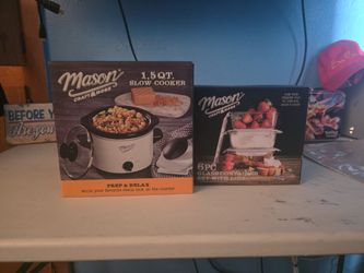 Manson 1.5qt slow cooker W/ 6pc glass containers brand new