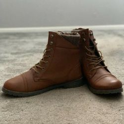 Boots, Women