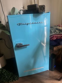 Frigidaire Retro baby blue fridge