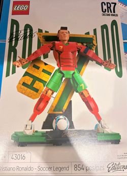 NIB LEGO Editions Cristiano Ronaldo Soccer Legend Set - 43016 (854 Pcs)