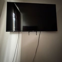 Toshiba 43" Smart LED TV - Works Great!