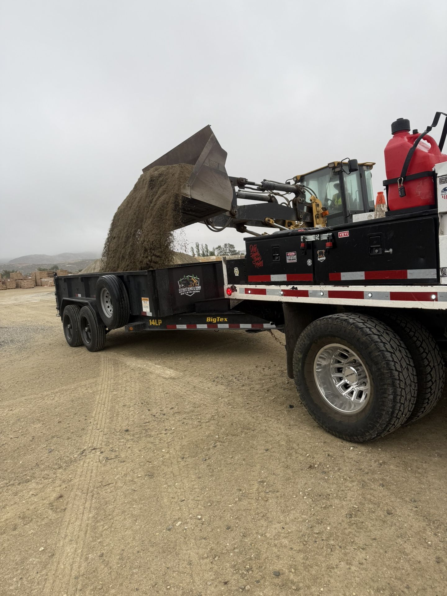 Dump Trailer / Mini Excavator