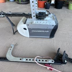 CHAMBERLAIN Garage Door Opener