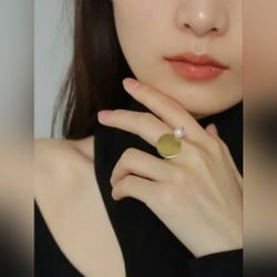 Minimalist Gold Round Ring with Freshwater Pearl