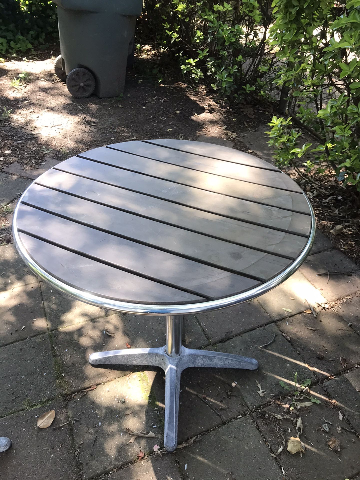 Restaurant patio table
