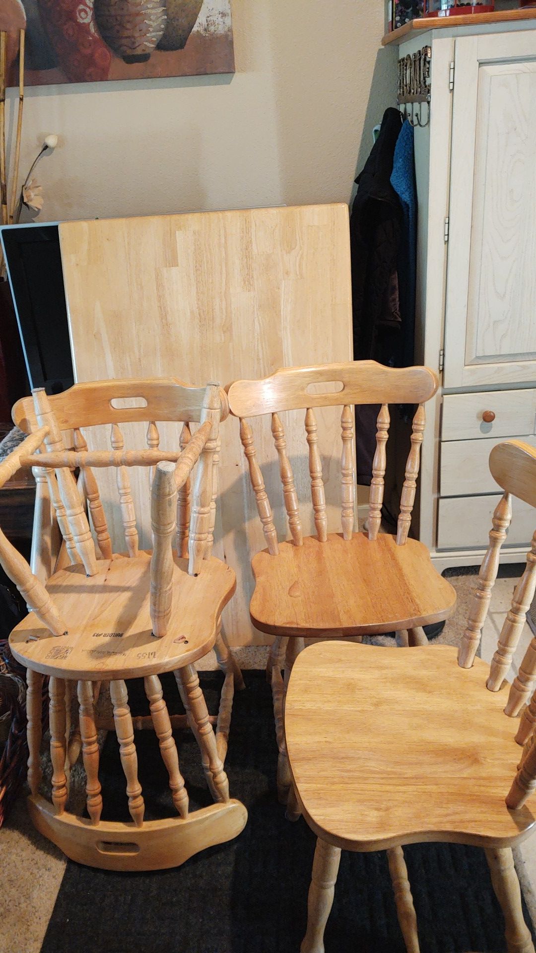 Kitchen table with 4 chairs in great condition 60.00