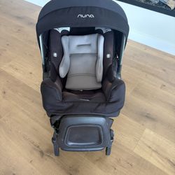 Nuna pipa Carseat 