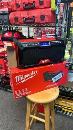 Milwaukee M18 18V Lithium-Ion Cordless Jobsite Radio