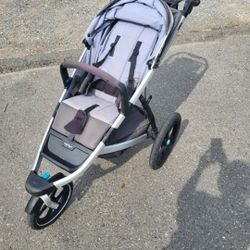 Thule Urban Glide 2 With Several Accessories 