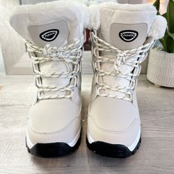  BRAND NEW! Woman’s Snow Boots Size 6.5 Comfortable Fur Lined Cushy Boots!!