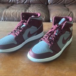 Air Jordan 1 Mids