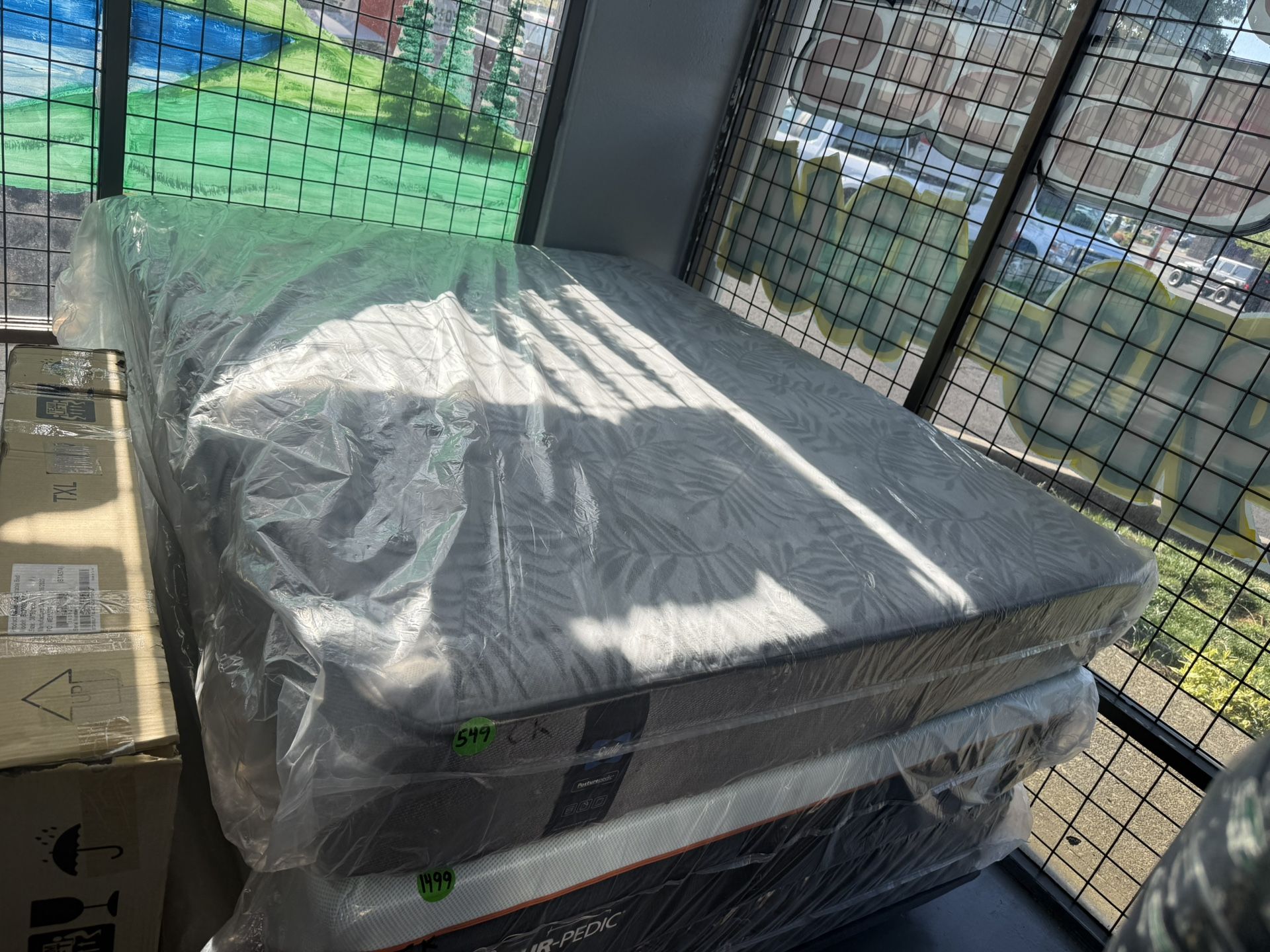 CALIFORNIA KING SIZE SEALY POSTUREPEDIC (FIRM) MATTRESS & BOX SPRINGS BED SET