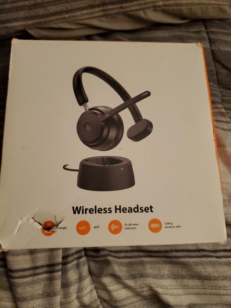 Wireless Headset Bluetooth Charger.