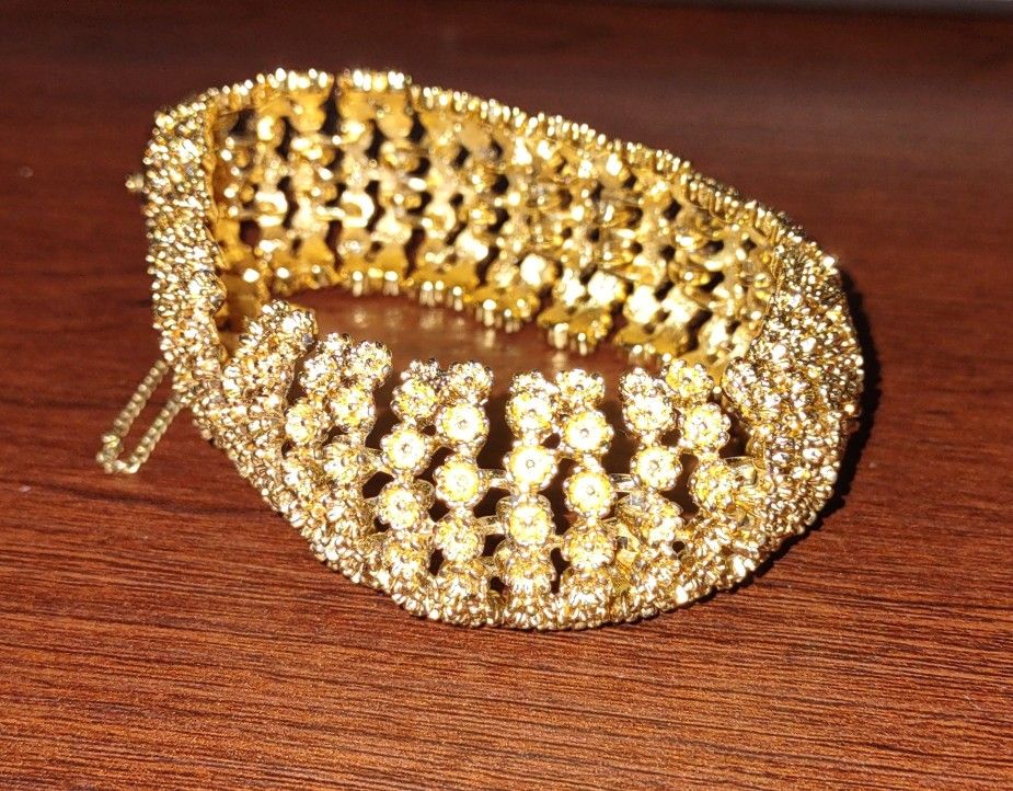 Vintage Monet Gold Wide Statement Bracelet Gold textured finish: 7 1/2” in length. Snap lock clasp and safety chain. ▫️