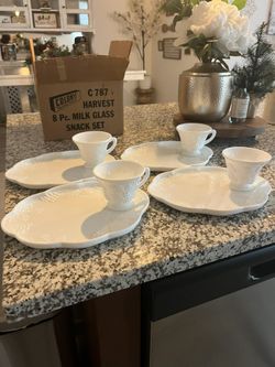 C 787 IN GOOD TASTE HARVEST 8 Pc. MILK GLASS SNACK SET