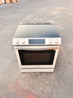 Samsung Bespoke 30-in Glass Top 5 burners 6.3-cu ft Air Fry Convection Single Oven Electric Range (Stainless ste...