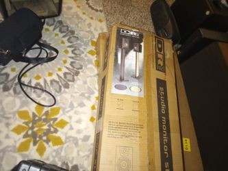 DR Studio Monitor Stand Pair