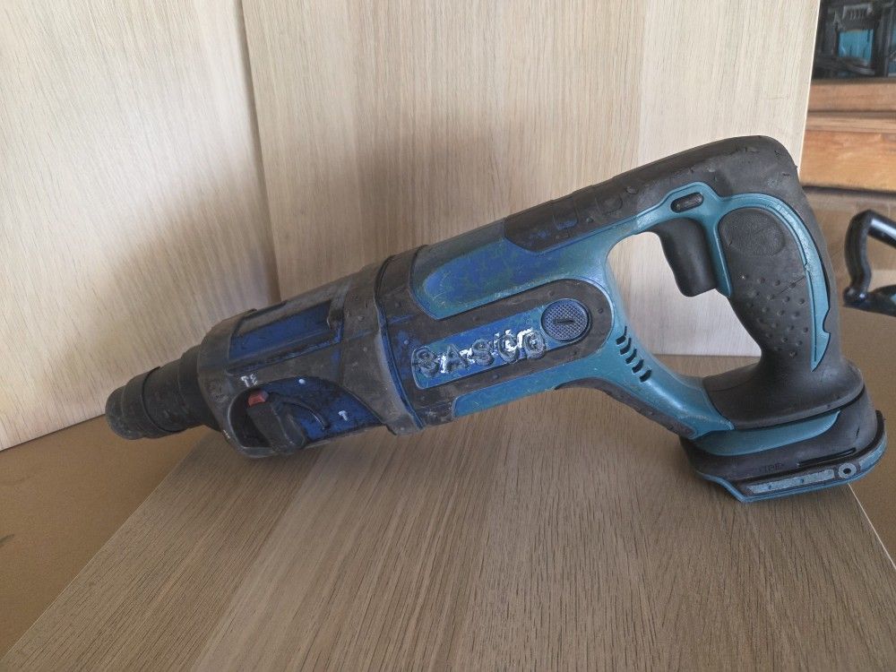Makita Roller Hammer