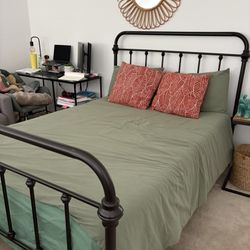 Full Size Metal Bedframe - Black