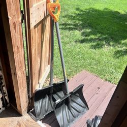 two True Temper Snow Shovel Remover In Good Condition