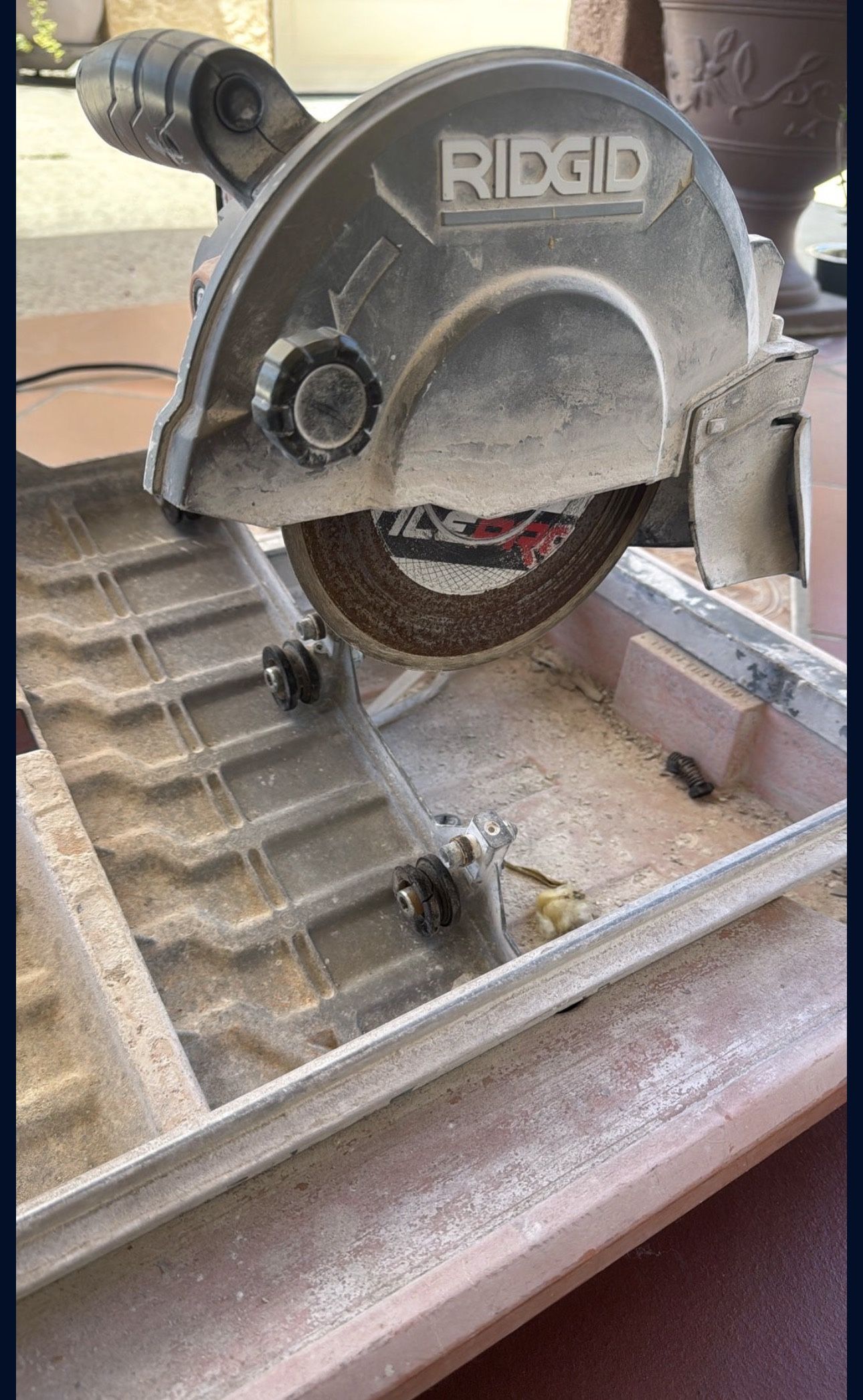 Tile cutter