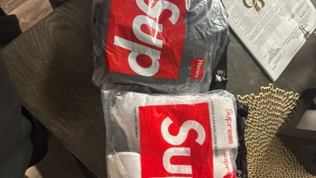 Supreme Socks