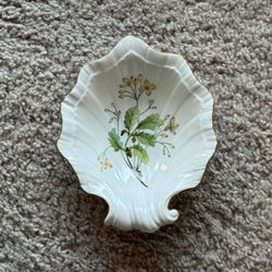 Vintage Signed MINTON ENGLAND Bone China “Chelidonium” Pattern Shell Shaped Dish