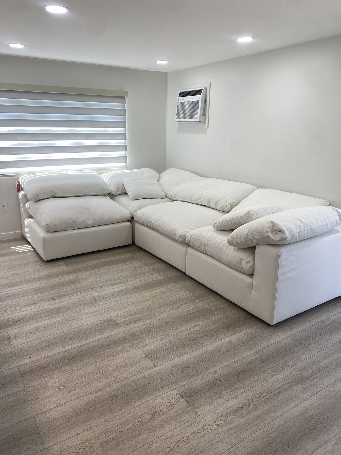 Modular Style White Cloud Sofa Chaise Sectional With Performance Fabric