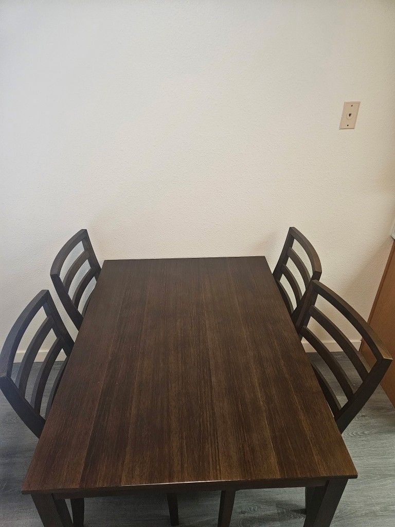 Table And Chairs Need Gone Asap