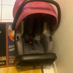 Baby Car Seat Price 25$ Pick Up E. 72. and Grand View.  E.  Tacoma 