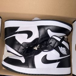 Jordan 1 Mid “Panda” – Men’s Size 9 (Brand New w/ Box)