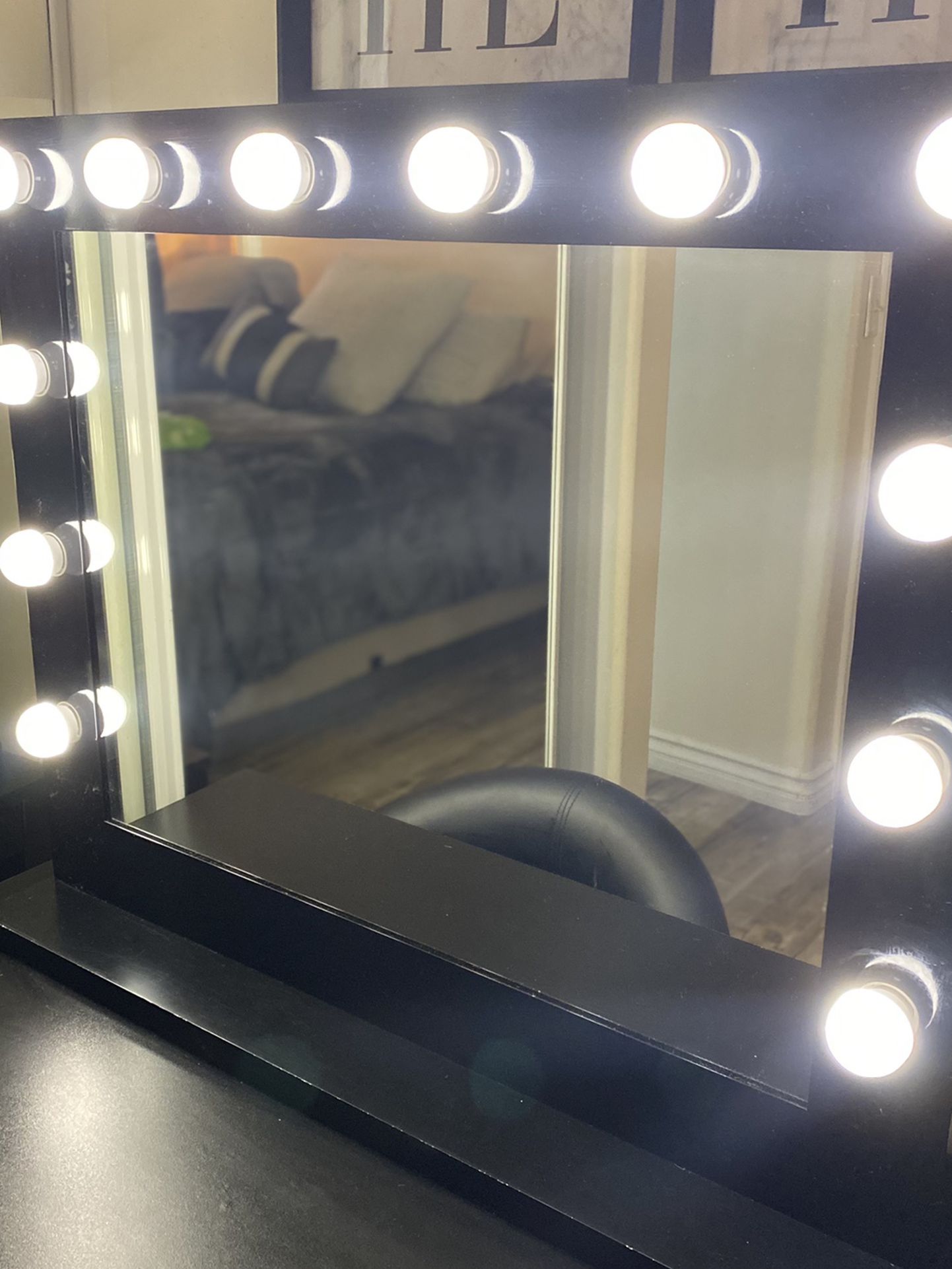 Vanity mirror With Dimming Lights
