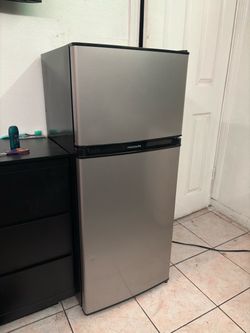 Frigidaire Mini Refrigerator