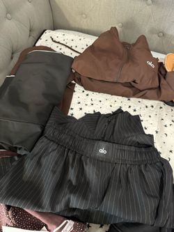 Aló sets