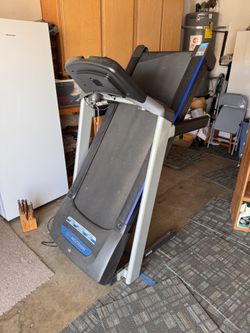 HORIZON T202 Treadmill LIKE NEW