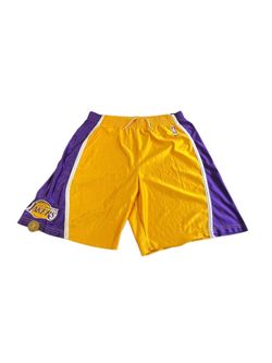 Vintage Nike Los Angeles Lakers Basketball Shorts Men’s XL Yellow NBA Logo